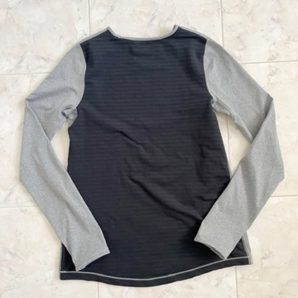 Nike Athletic Thumb Holes Long Sleeve Tee Shirt Girls XL Sporty Breathable - Picture 4 of 5